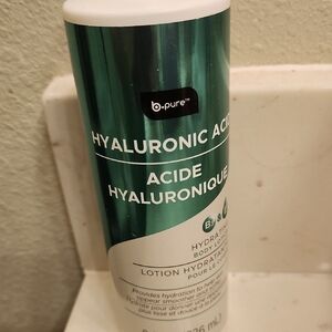 Hyaluronic Acid Moisturizer - Green and White